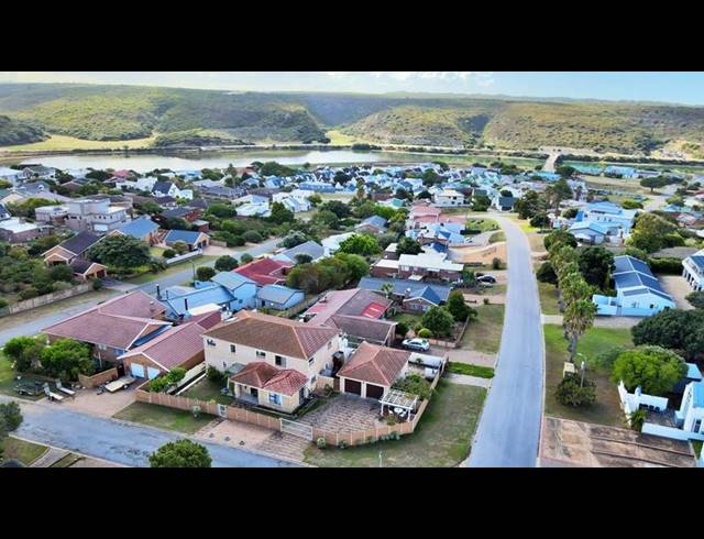4 BEDROOM HOUSE FOR SALE IN STILBAAI-WES